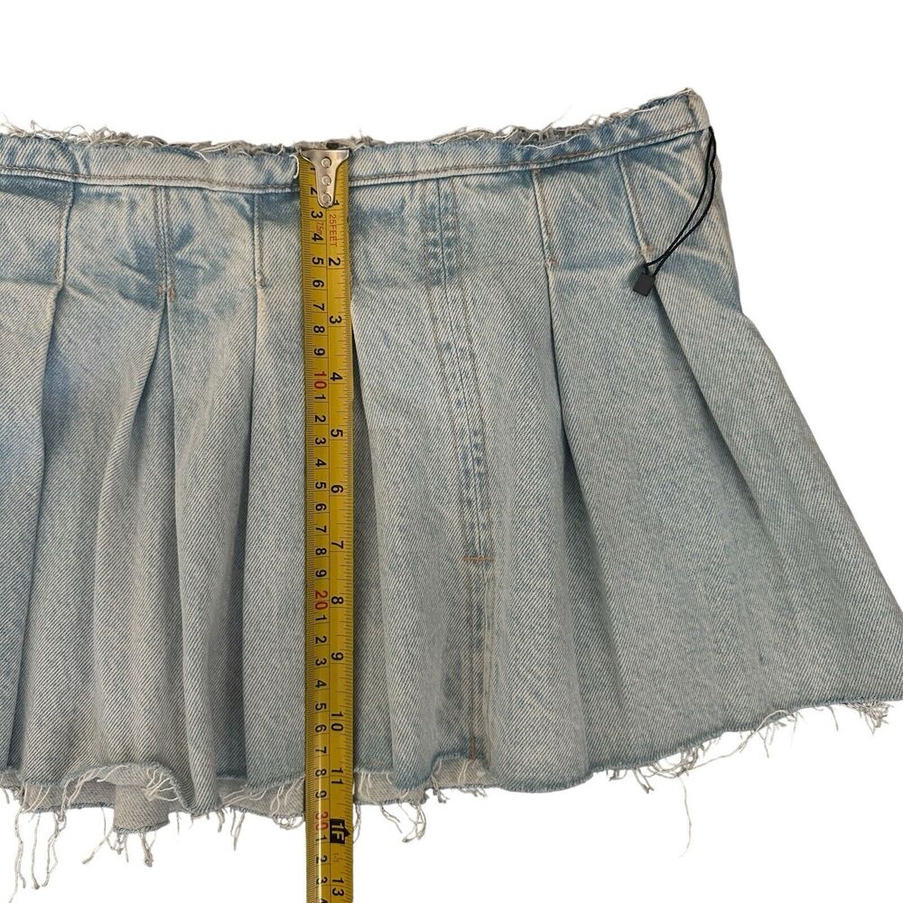 NEW Zara Box Pleat Denim Mini Skirt Side Zip Raw Hem Light Wash Size Large - Picture 9 of 11